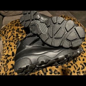 Jordan’s Winterized 6 Rings Black.